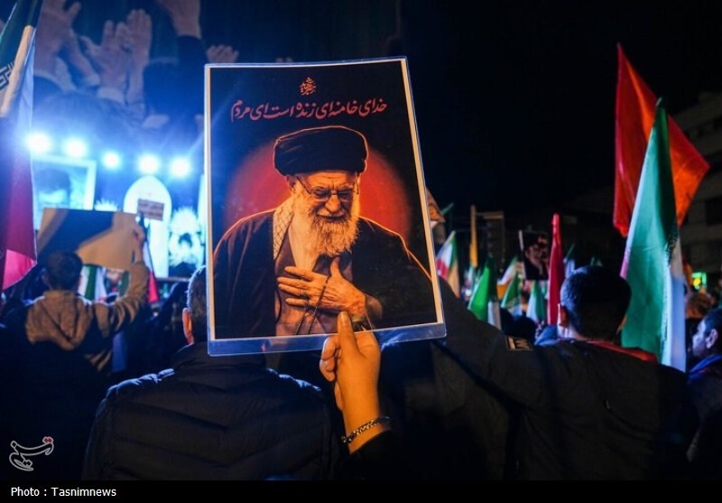 پذیرایی 24 ساعته از زائران رهبر شهید در جاده‌های خراسان شمالی